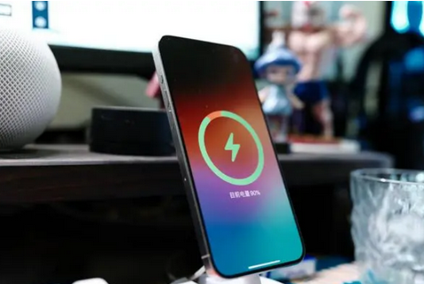 昌乐苹果15换屏服务分享用什么充电器给iPhone15充电更好 